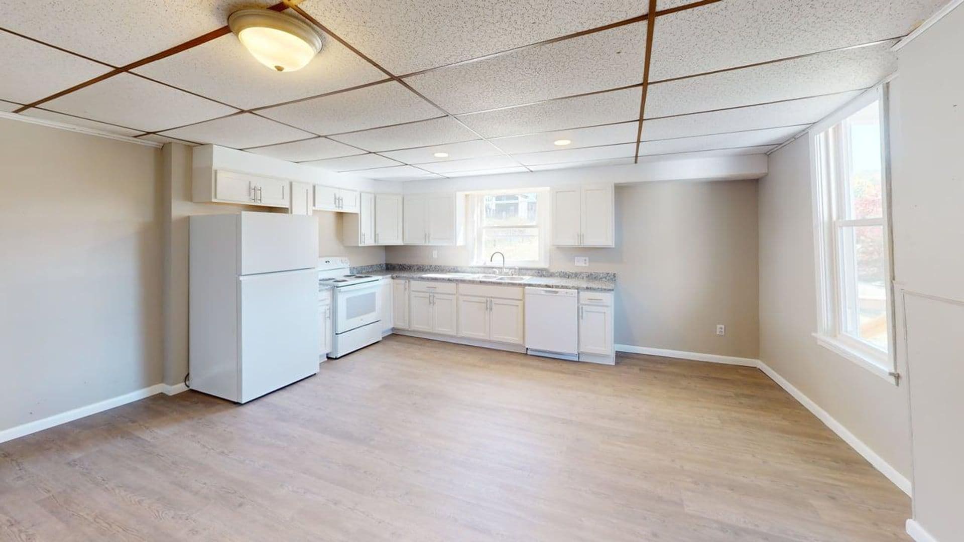 Manor House: 14 Cleveland Ave