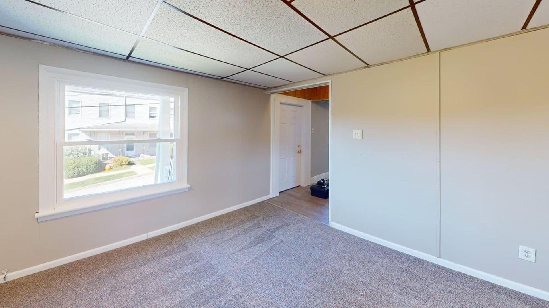 Manor House: 14 Cleveland Ave