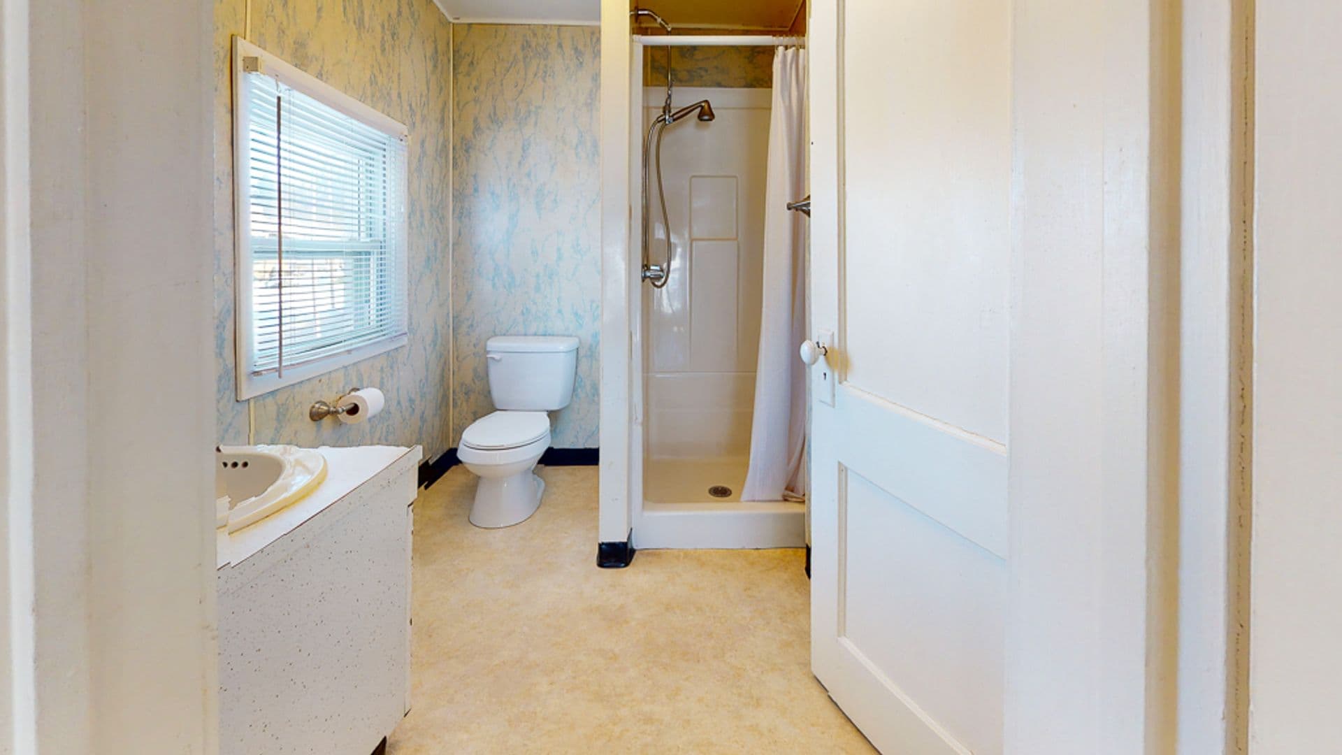 Mercer Apartment: 433 Greenville Ave