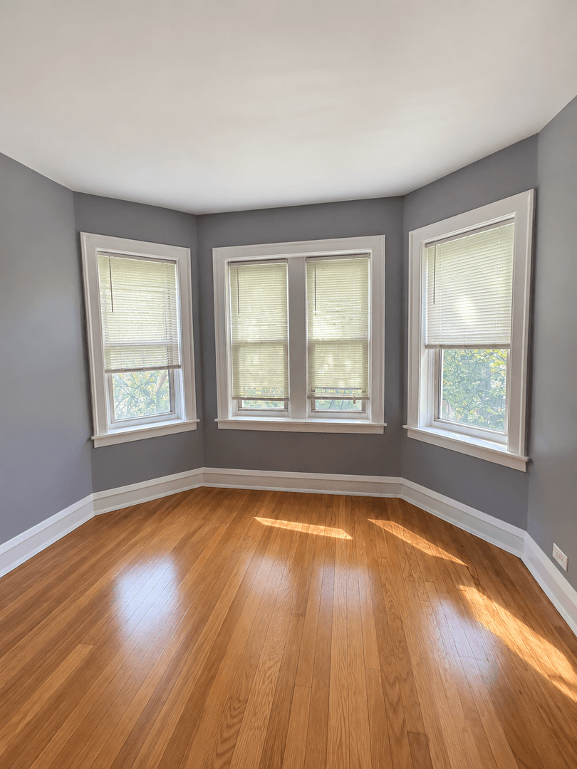 Chicago Apartment: 6957 S Michigan Avenue