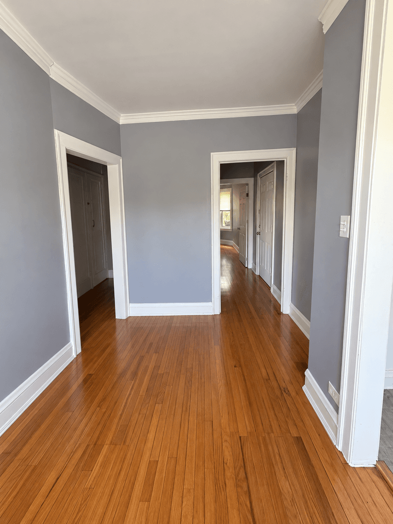 Chicago Apartment: 6957 S Michigan Avenue