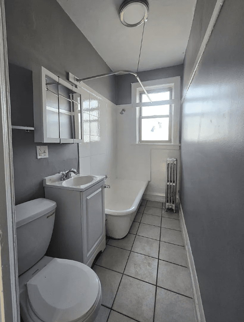 Chicago Apartment: 6957 S Michigan Avenue