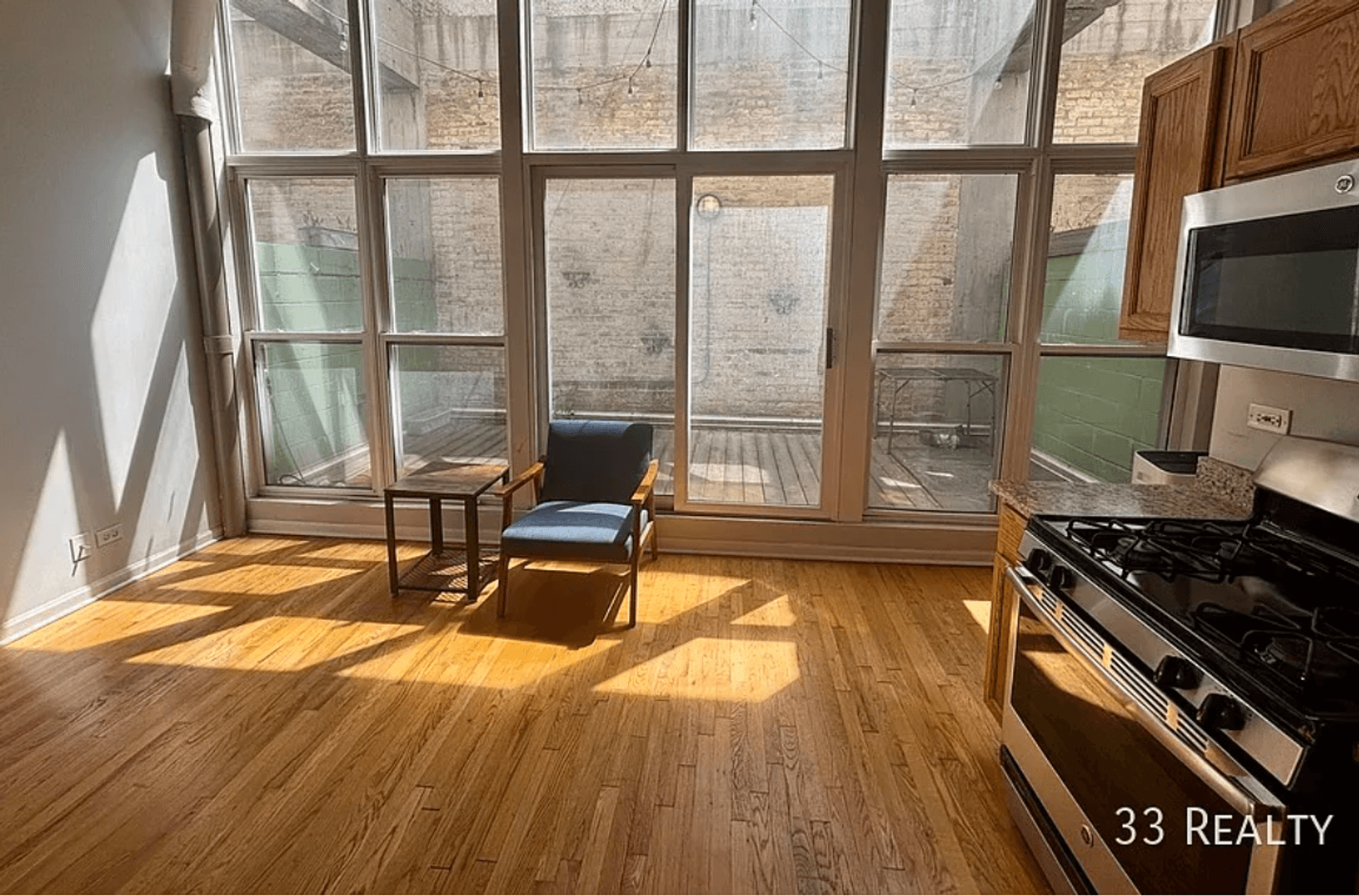 Evanston Apartment: 1834 Ridge Ave