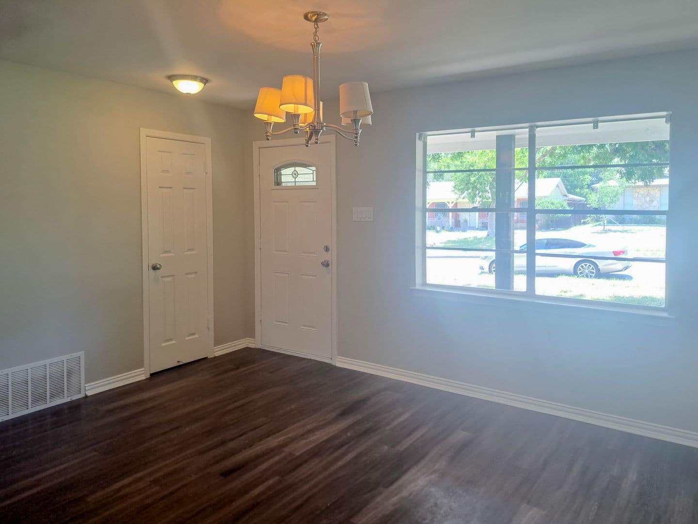 Irving House: 59093 Sun Valley Court