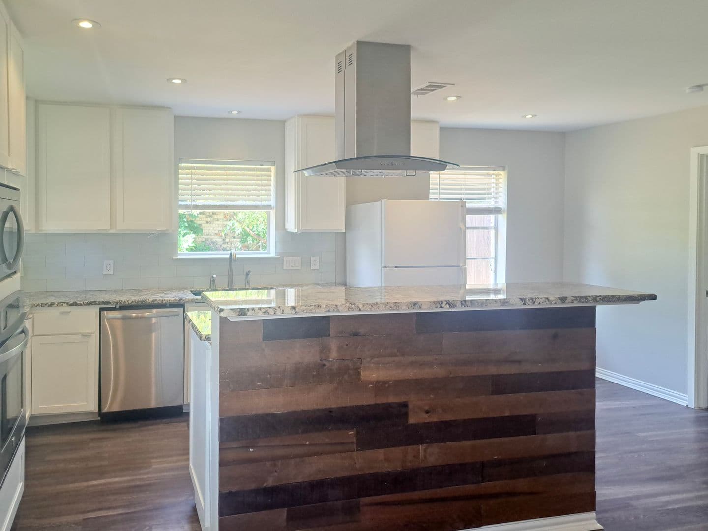 Irving House: 59093 Sun Valley Court