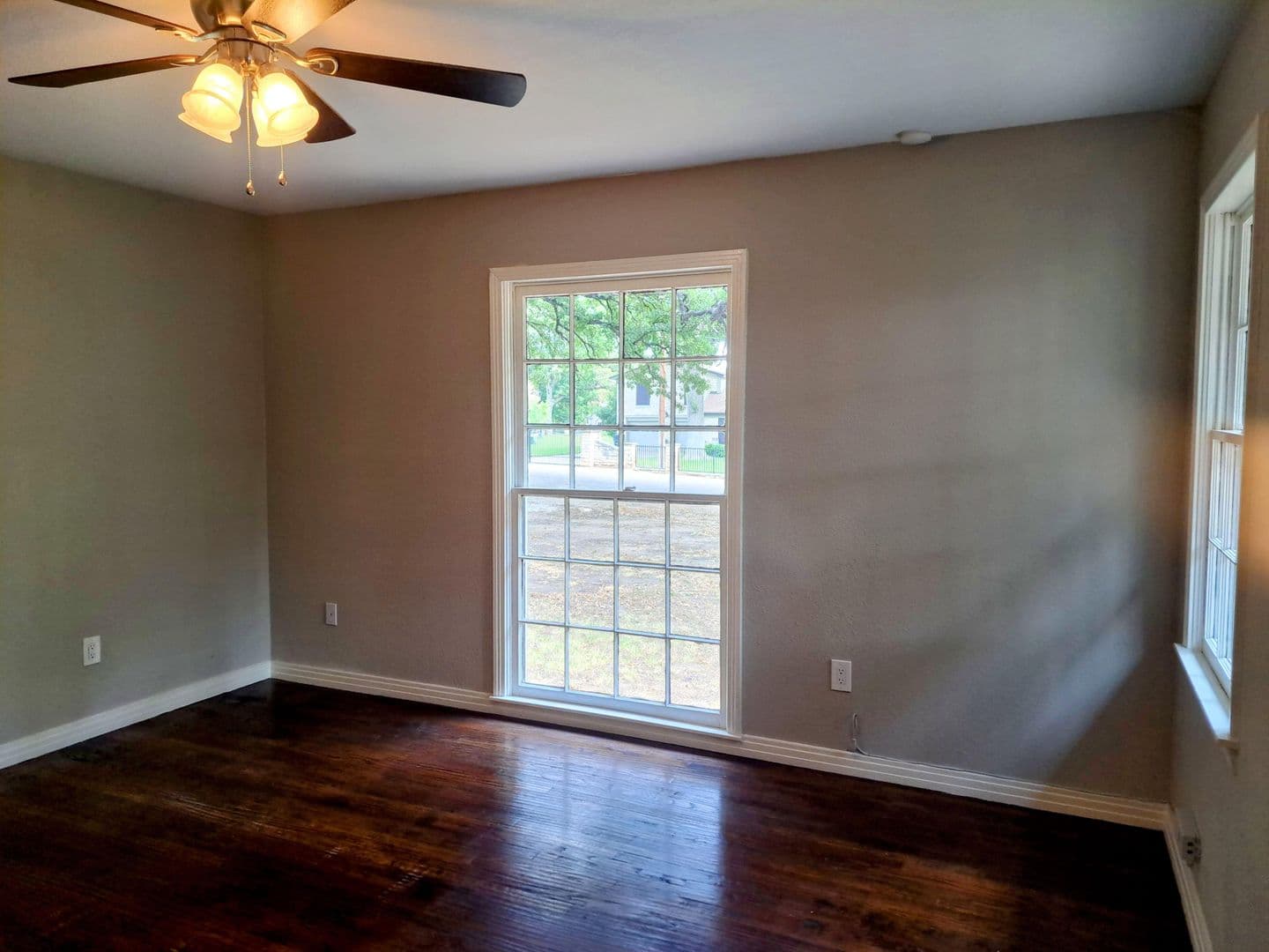 Irving House: 5301 Woodland Drive