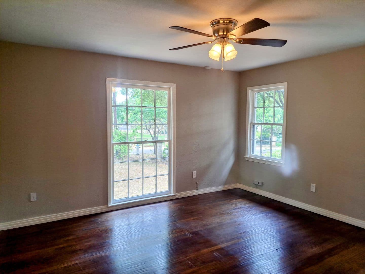 Irving House: 5301 Woodland Drive