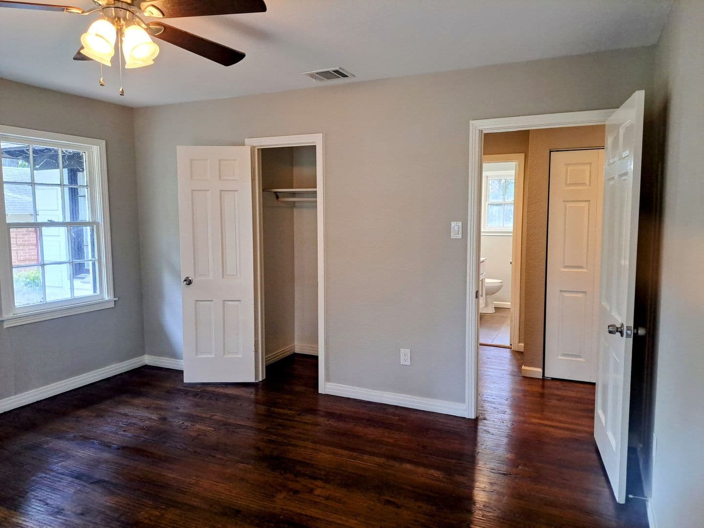 Irving House: 5301 Woodland Drive