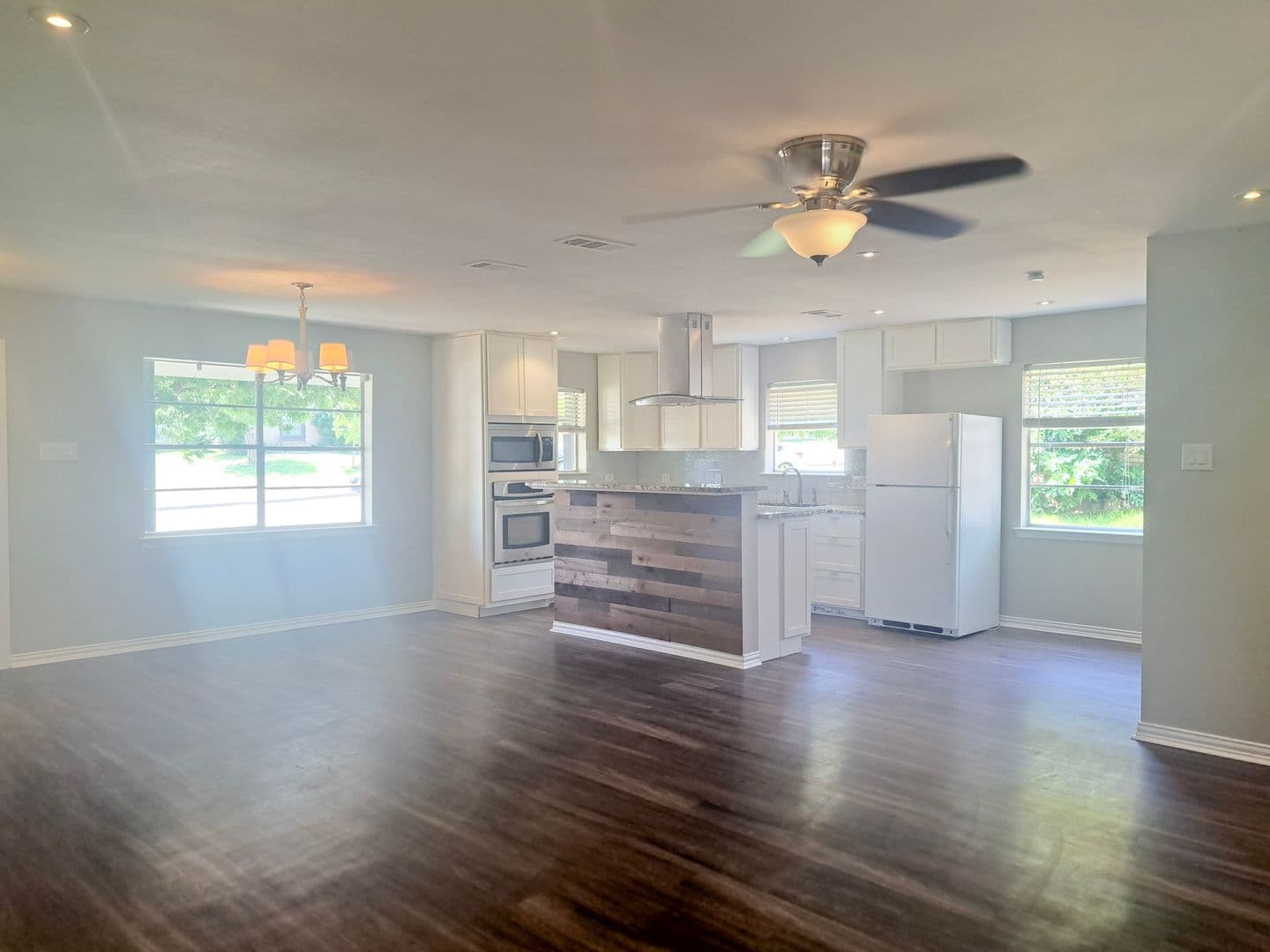 Irving House: 59093 Sun Valley Court