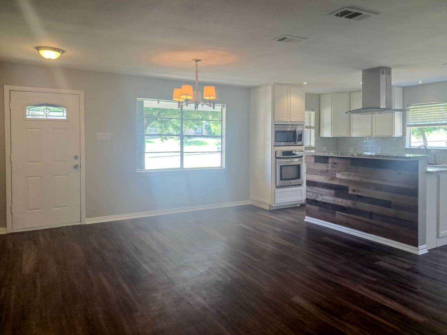 Irving House: 59093 Sun Valley Court