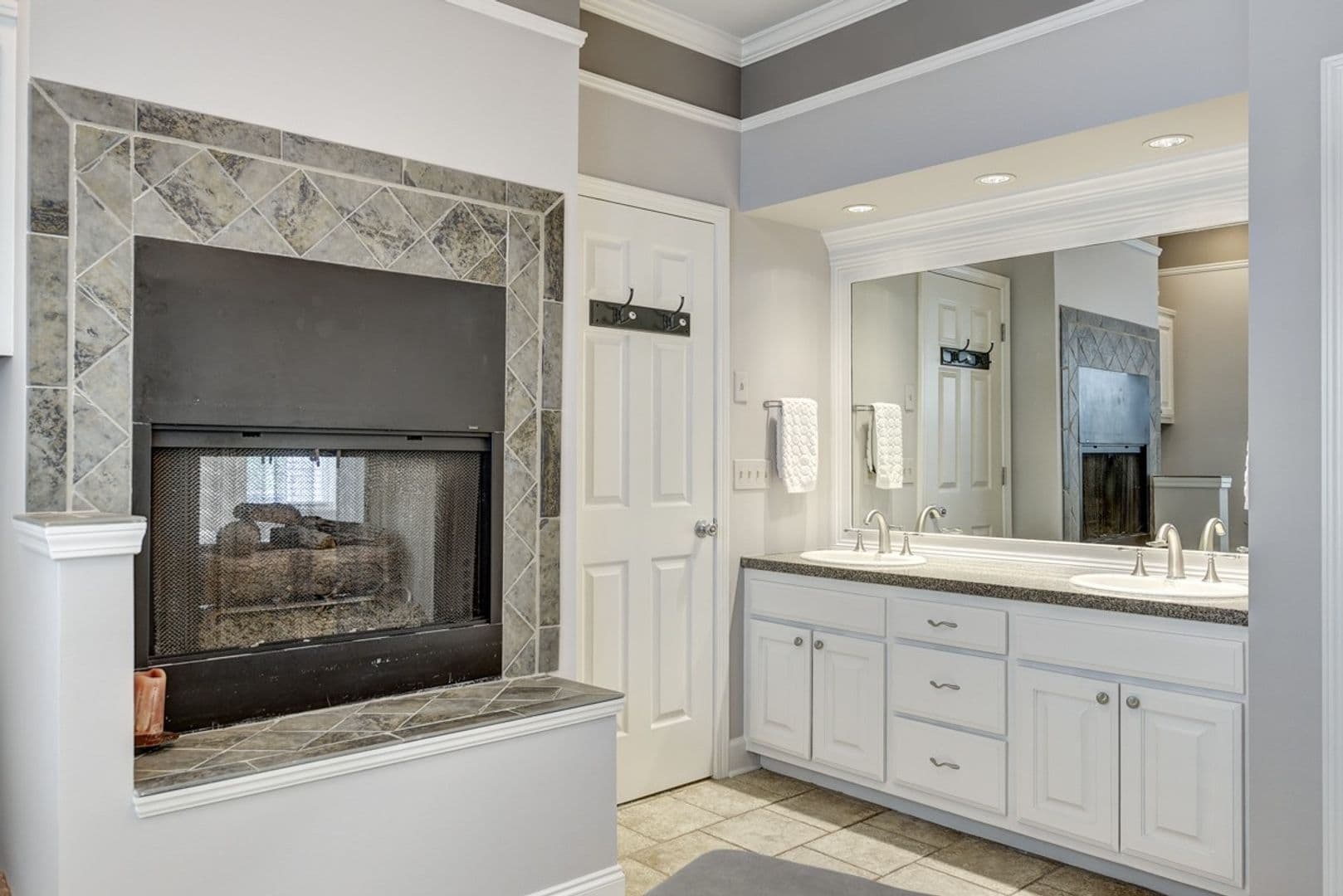 Nashville House: 5893 Woodlands Ave