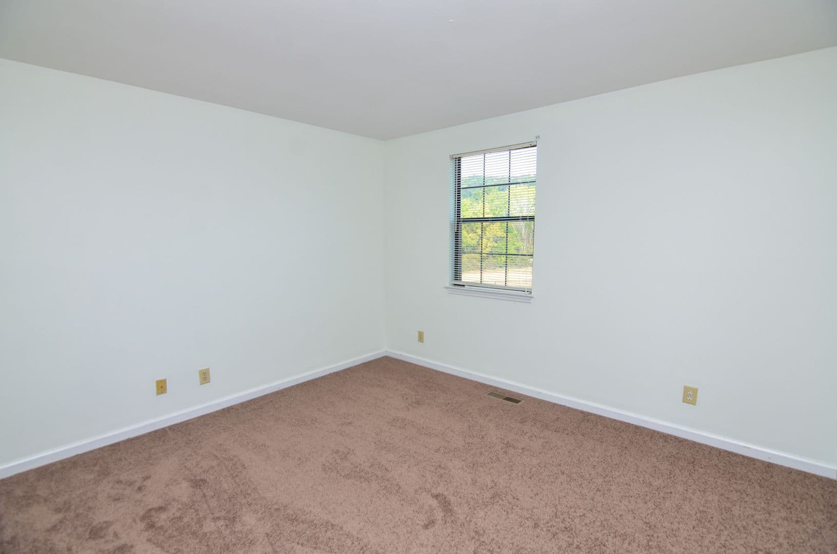 Brentwood Townhome: 931 Brentwood Pointe