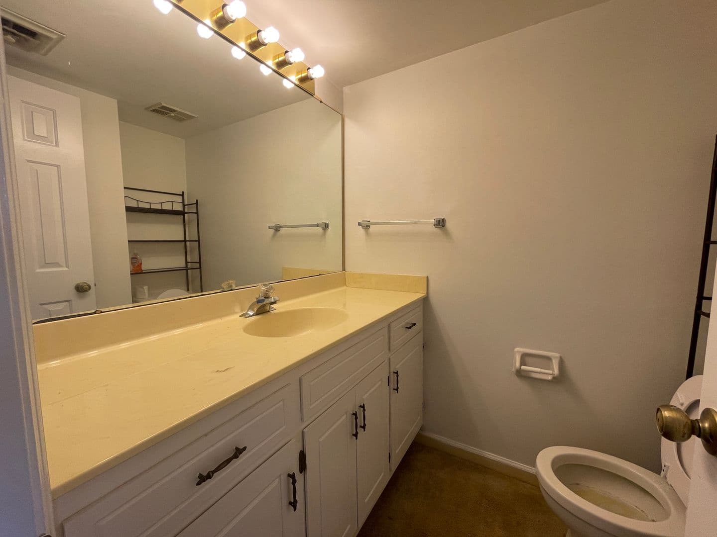 Brentwood Townhome: 931 Brentwood Pointe