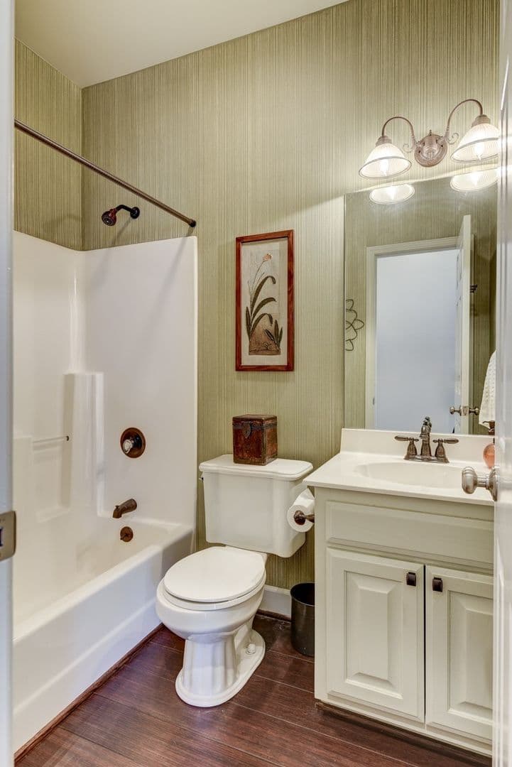 Nashville House: 5893 Woodlands Ave