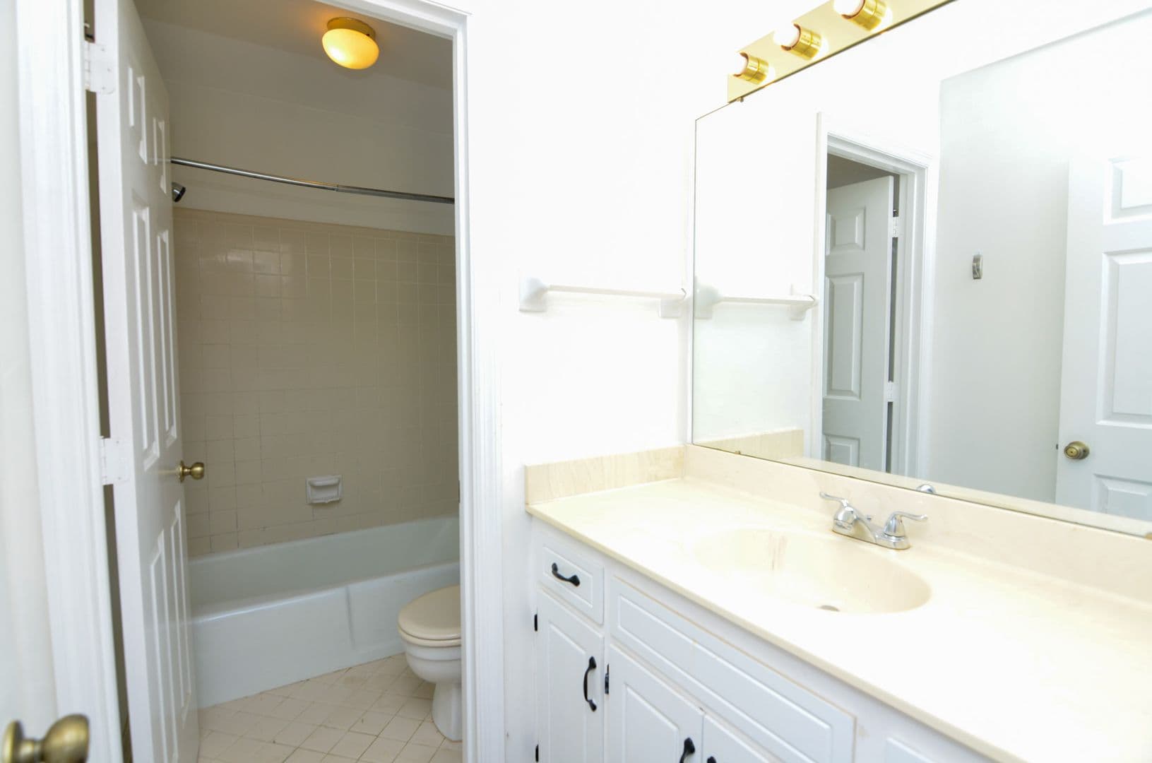 Brentwood Townhome: 931 Brentwood Pointe