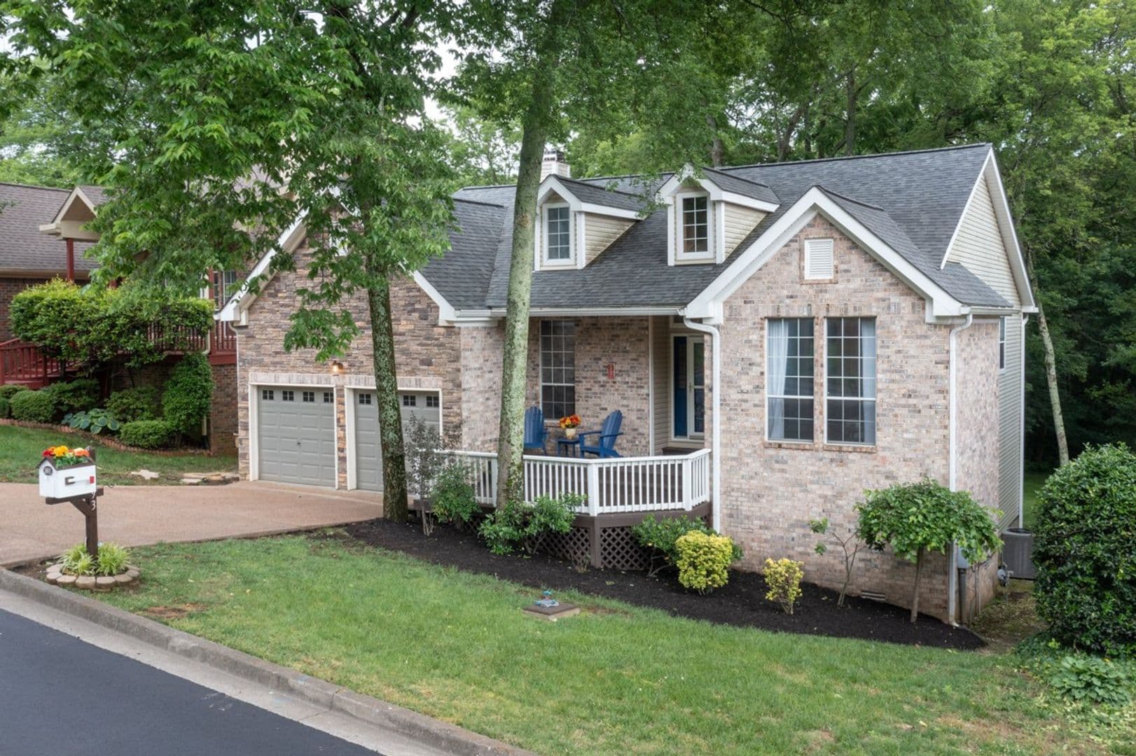 Nashville House: 5893 Woodlands Ave