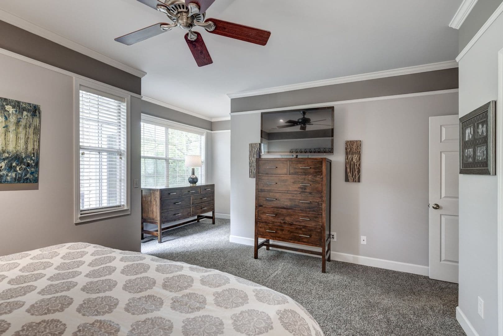 Nashville House: 5893 Woodlands Ave