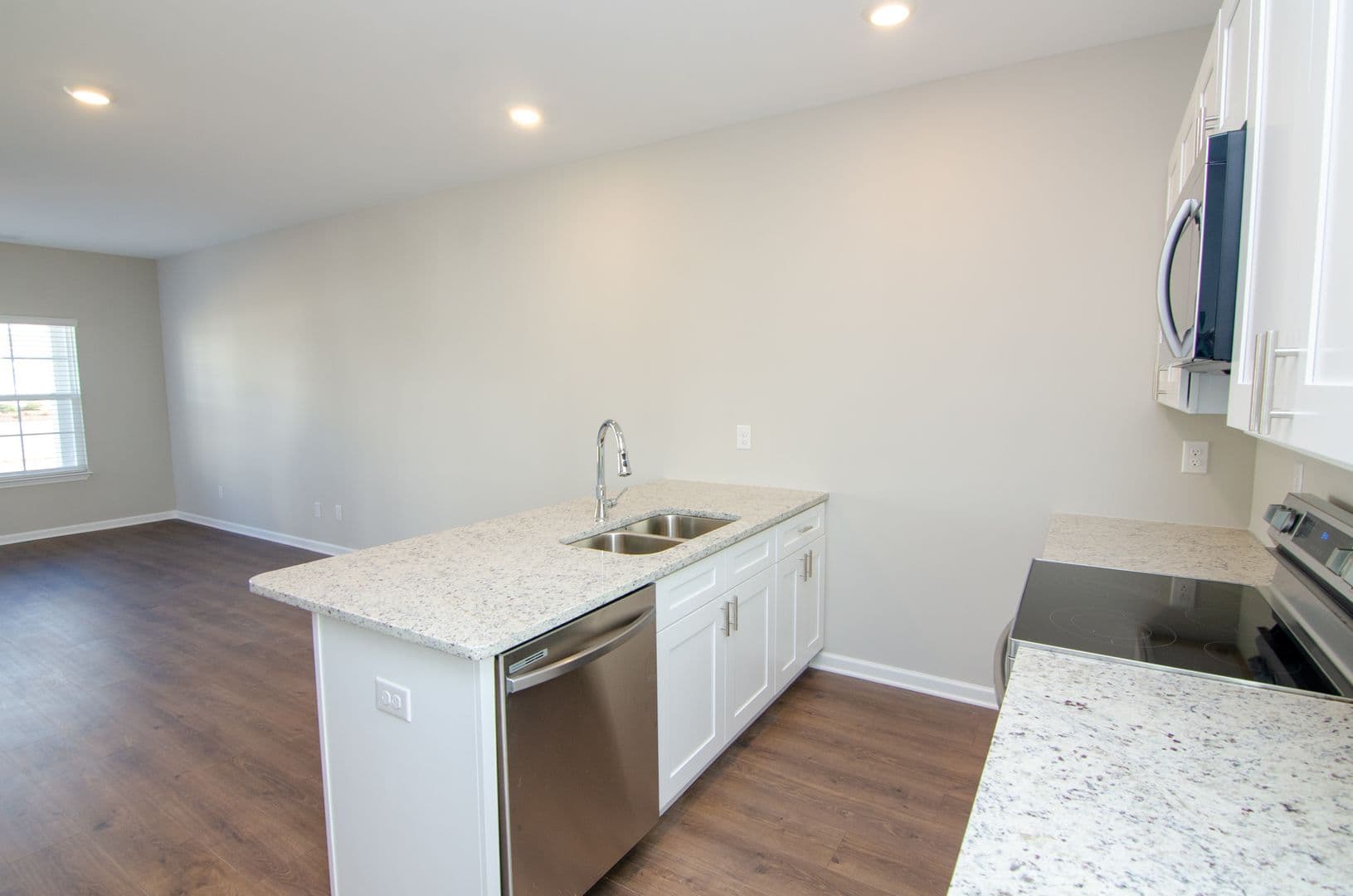 Columbia Townhome: 337 Kristen Ct