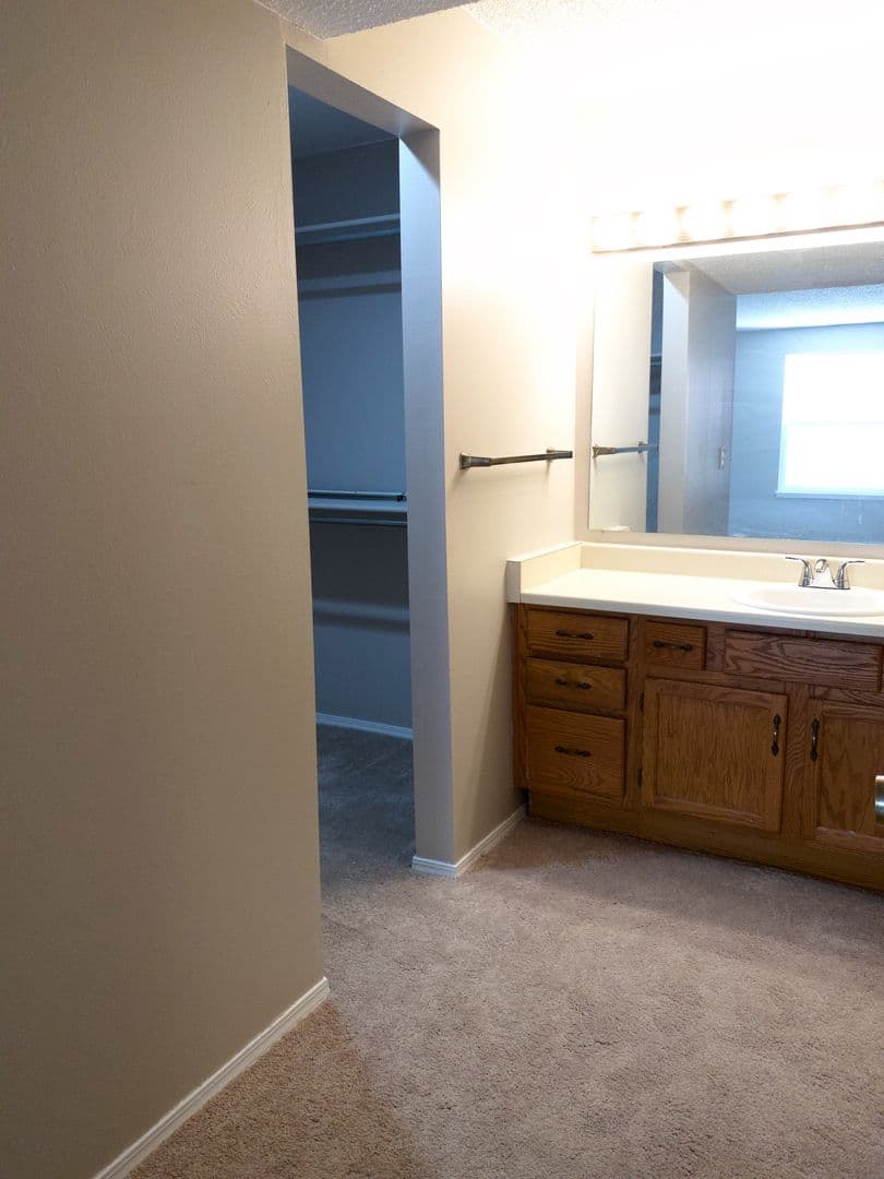 Aurora House: 15402 E Arizona Ave #202