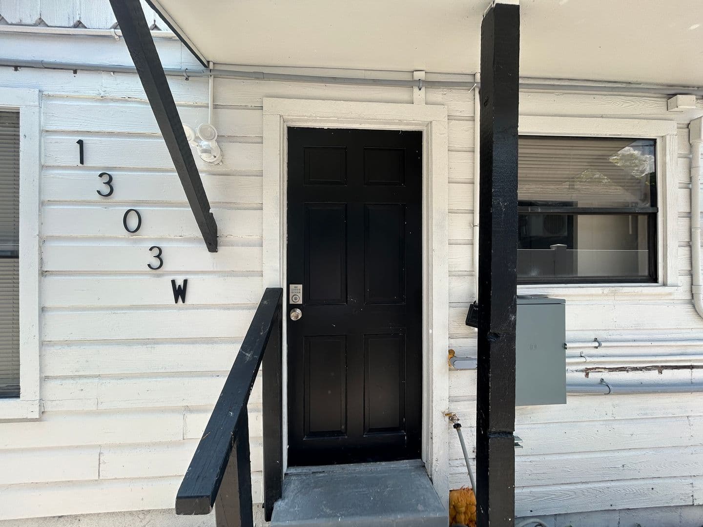 Orlando House: 1303 E Harding St