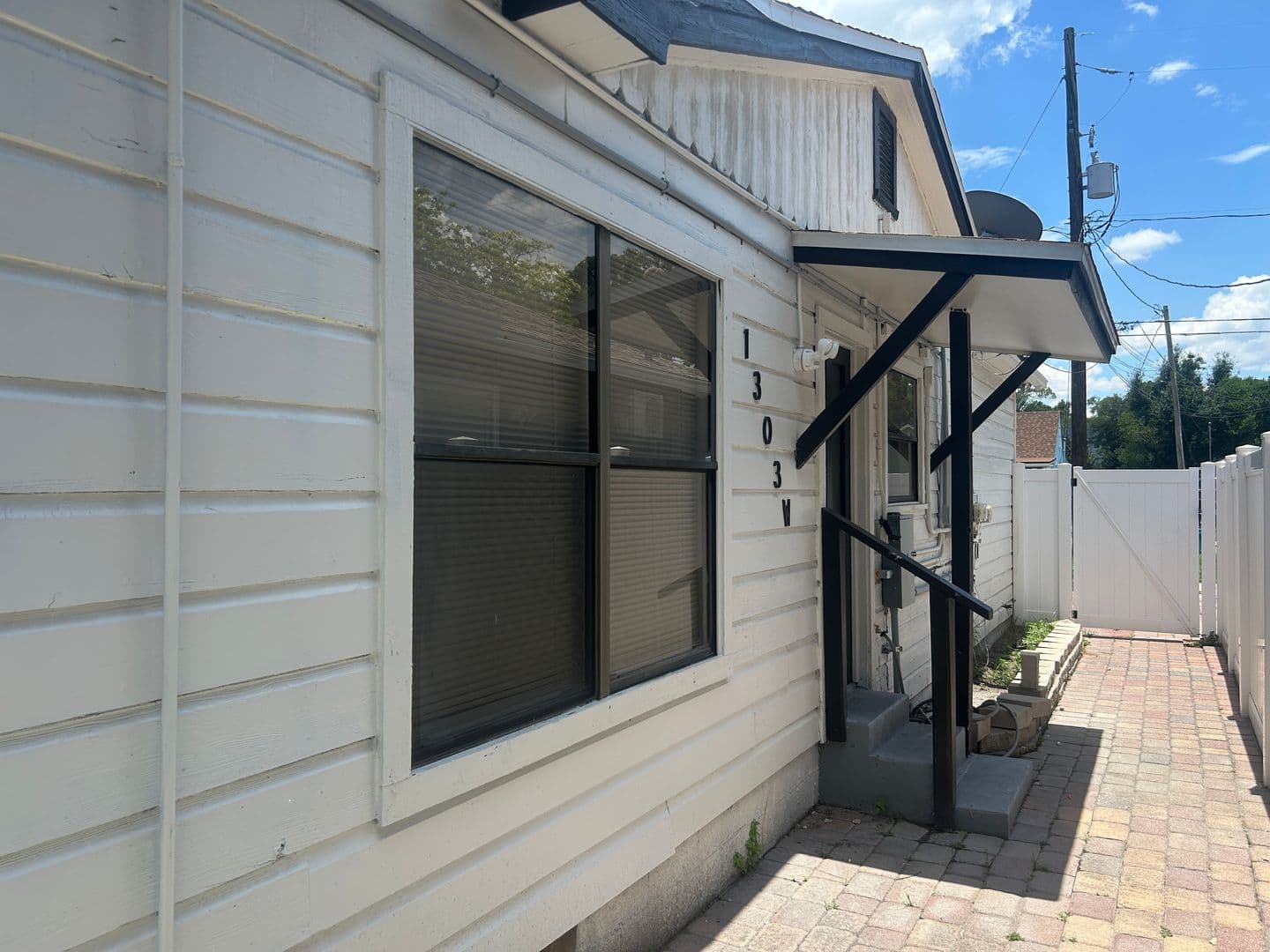 Orlando House: 1303 E Harding St