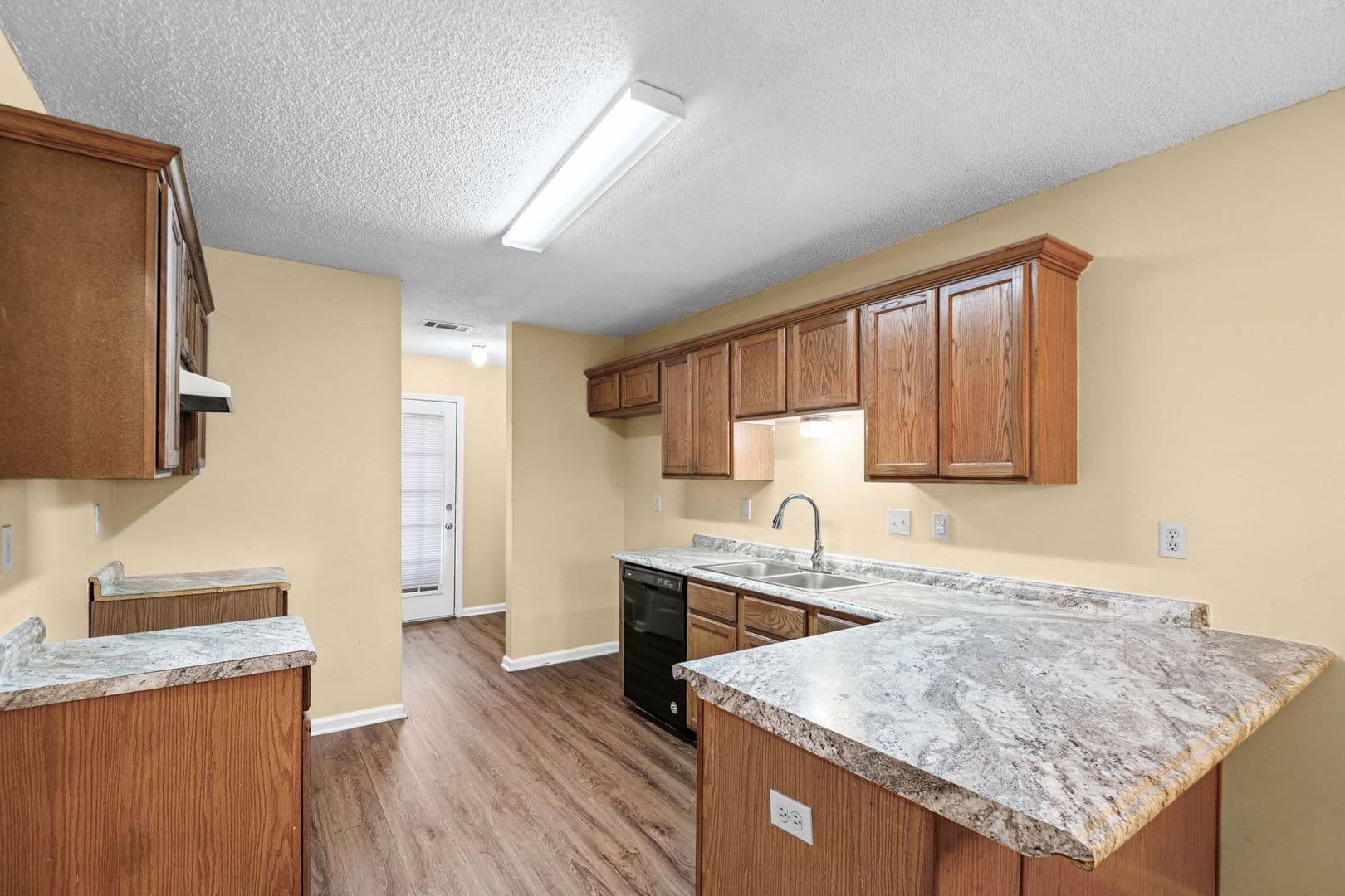 Memphis House: 7782 Shadowland Dr