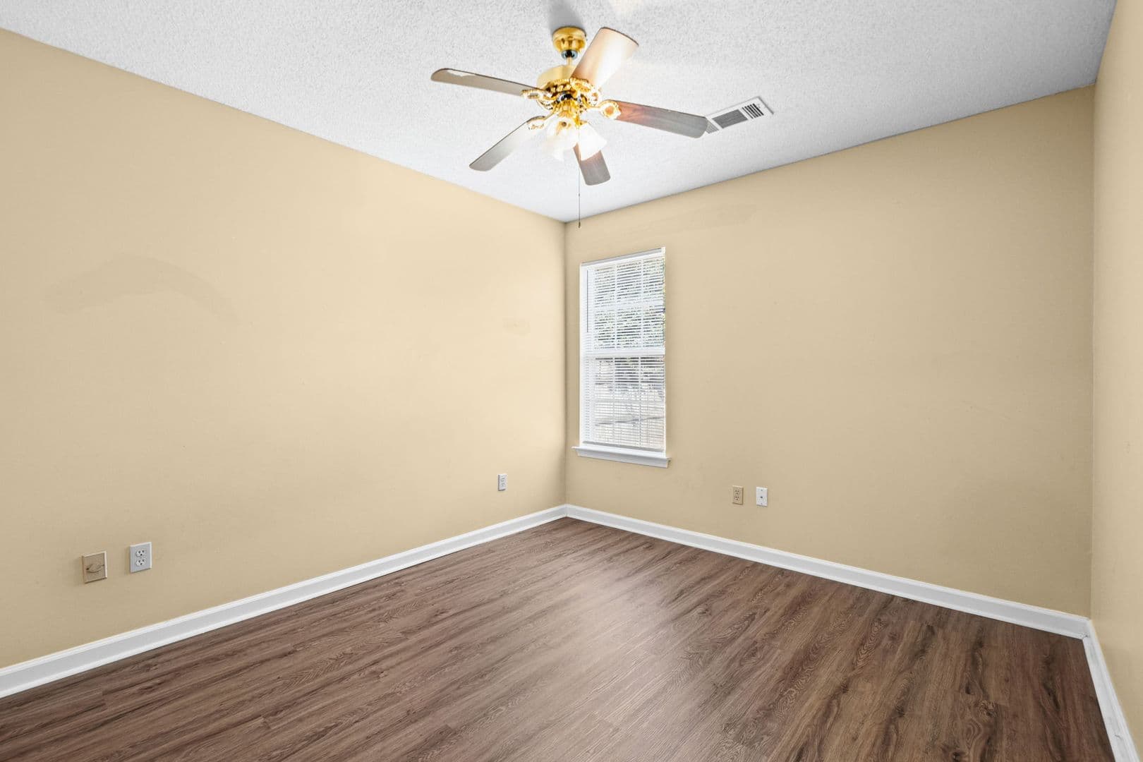 Memphis House: 7782 Shadowland Dr