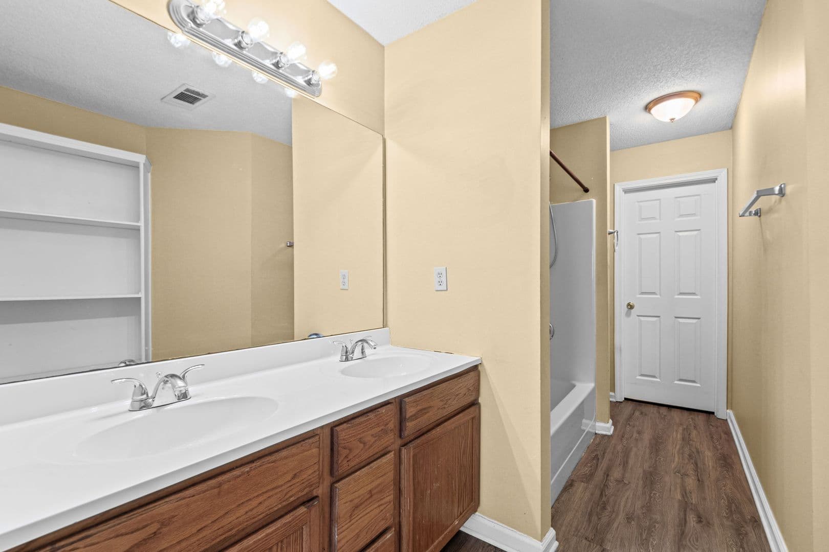 Memphis House: 7782 Shadowland Dr