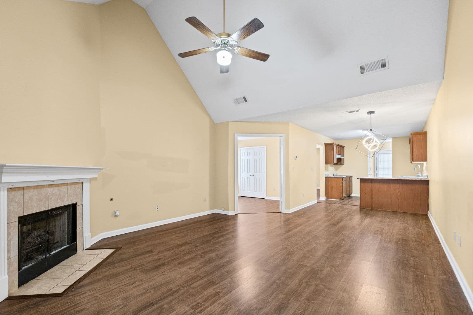 Memphis House: 7782 Shadowland Dr