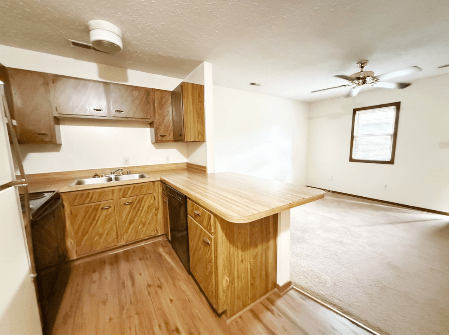 Owensboro Apartment: 914/915/921/922/926 Peppertree Ln