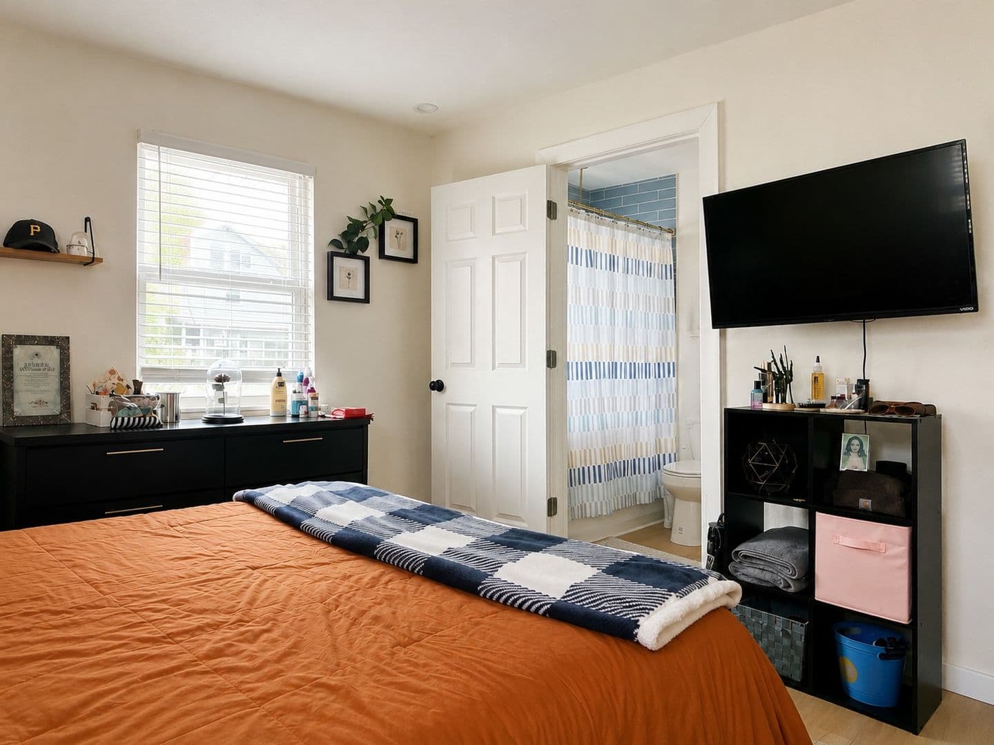 Evansville Apartment: 1233 S St. James Blvd