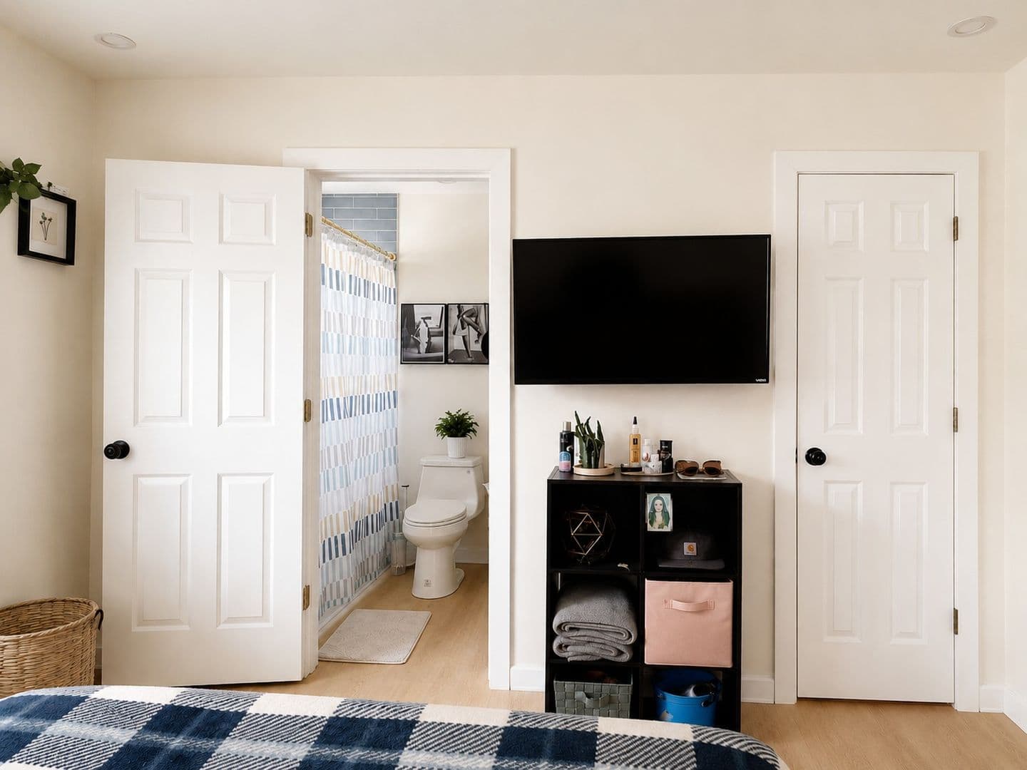 Evansville Apartment: 1233 S St. James Blvd