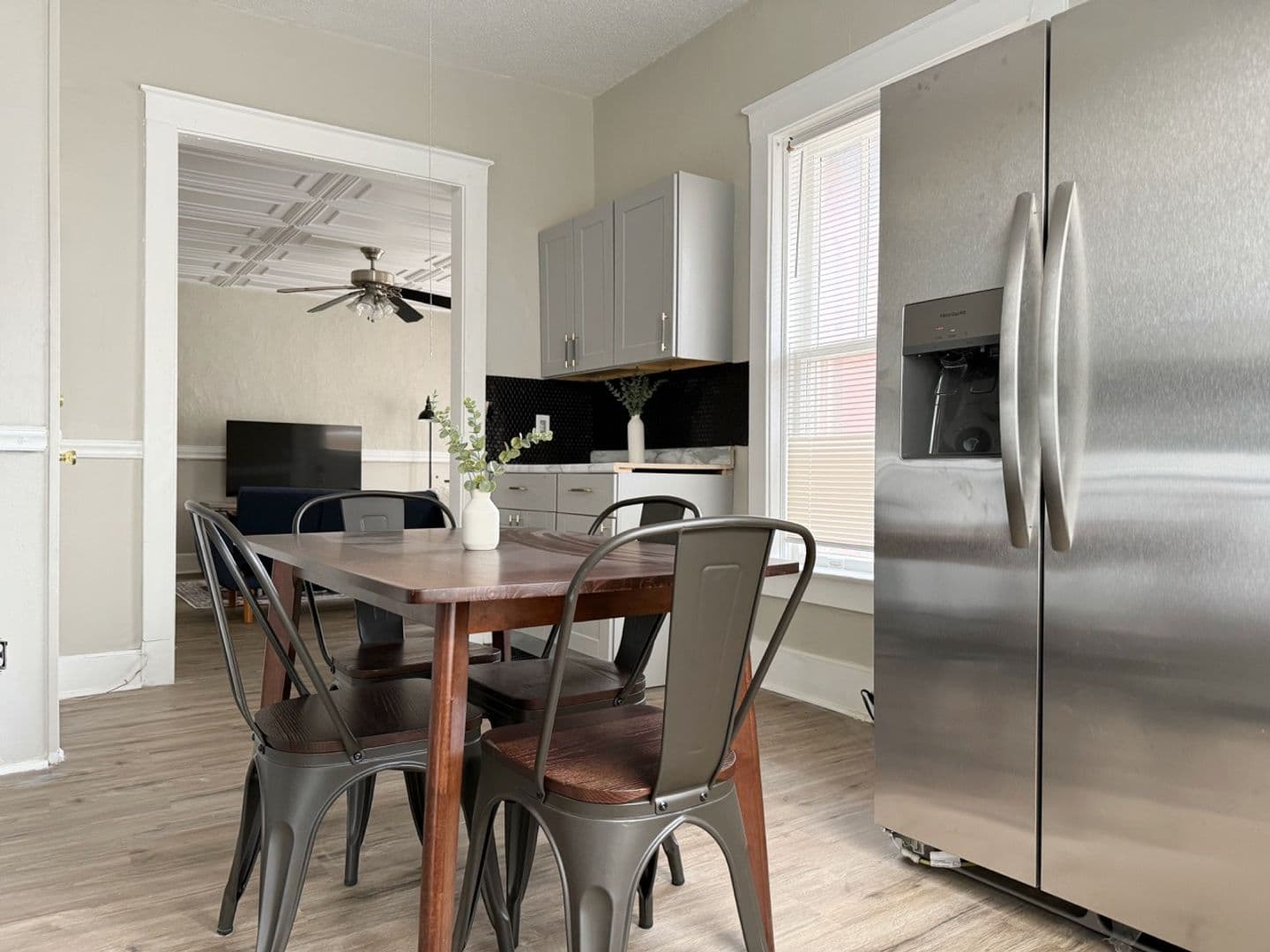 Evansville Apartment: 322 SE 1st St
