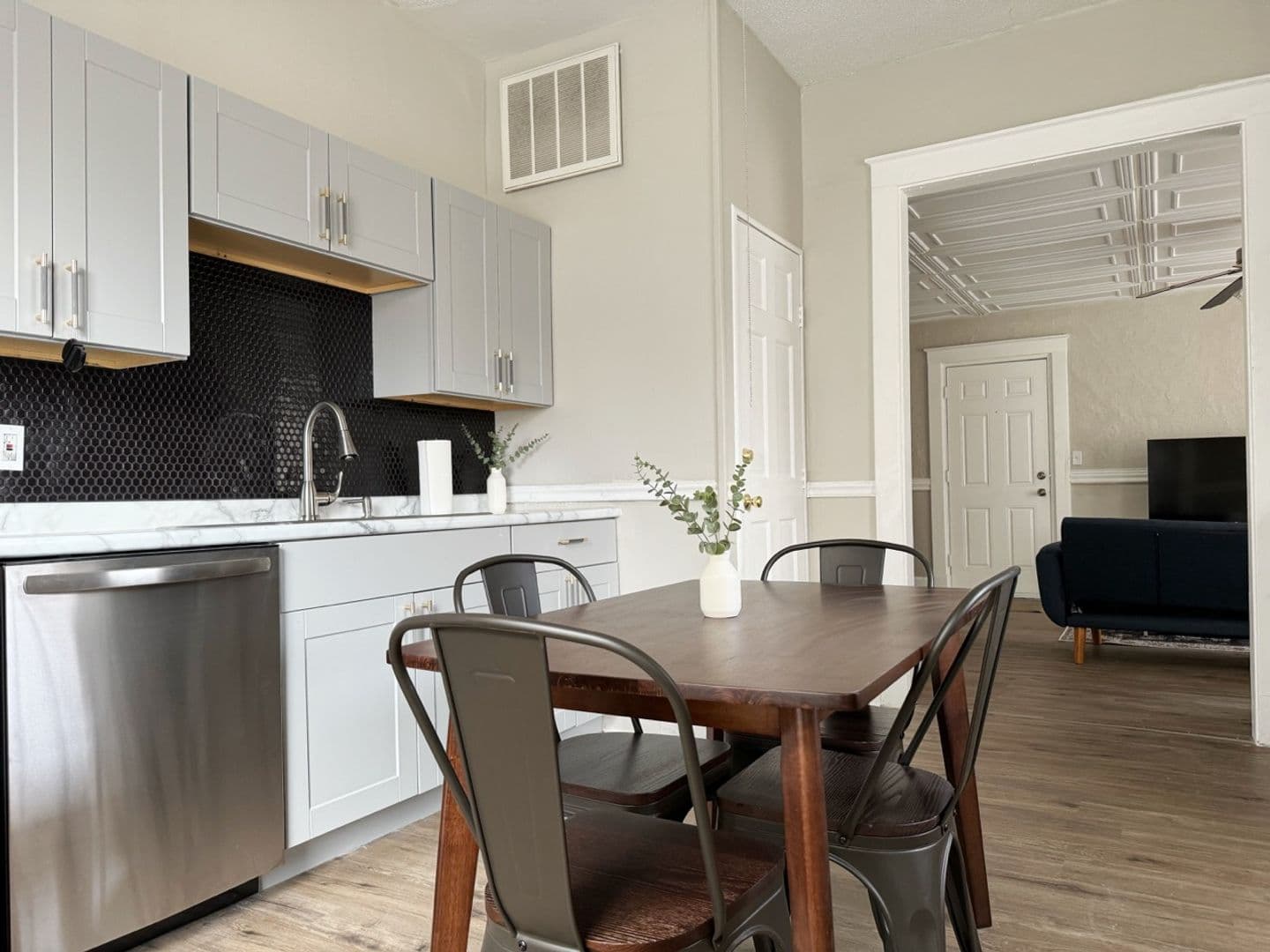 Evansville Apartment: 322 SE 1st St
