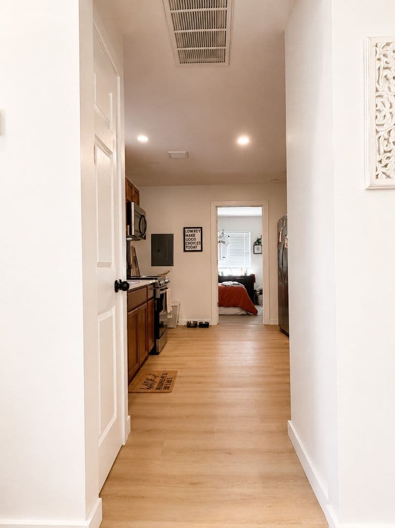 Evansville Apartment: 1233 S St. James Blvd