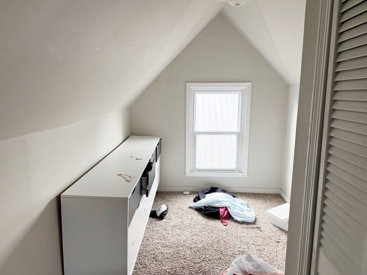 Evansville Apartment: 28 E. Powell Ave.