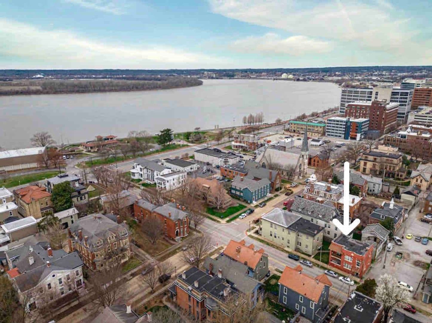Evansville Apartment: 322 SE 1st St