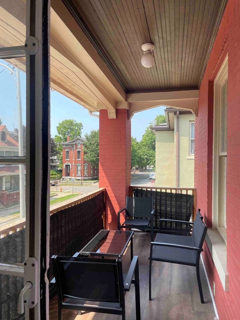 Evansville Apartment: 322 SE 1st St