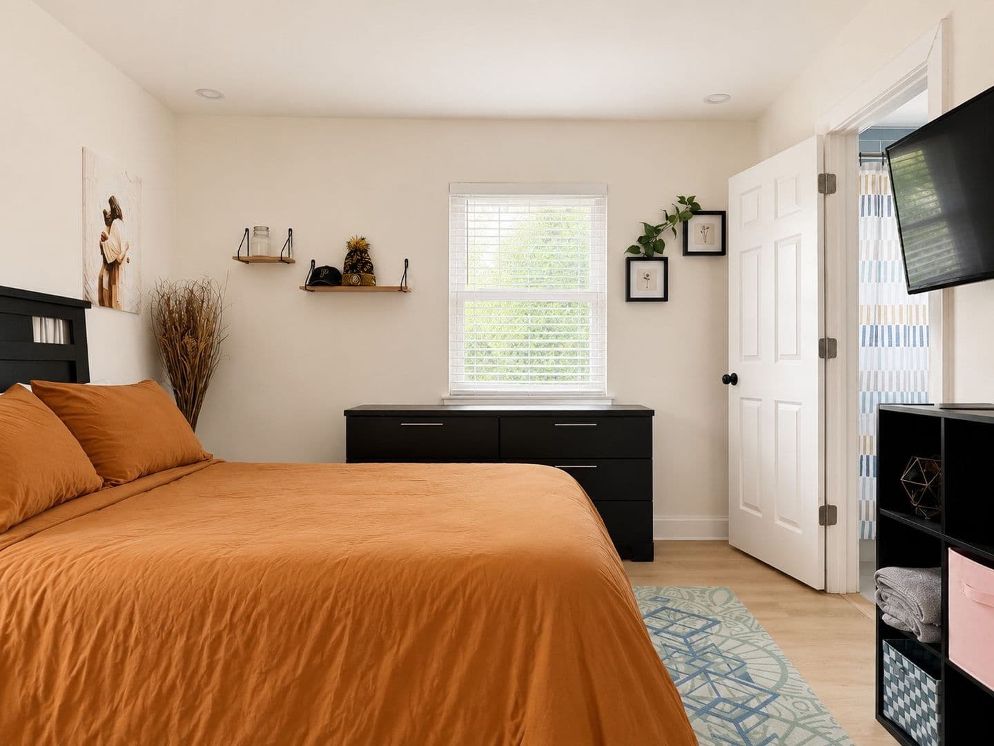 Evansville Apartment: 1233 S St. James Blvd