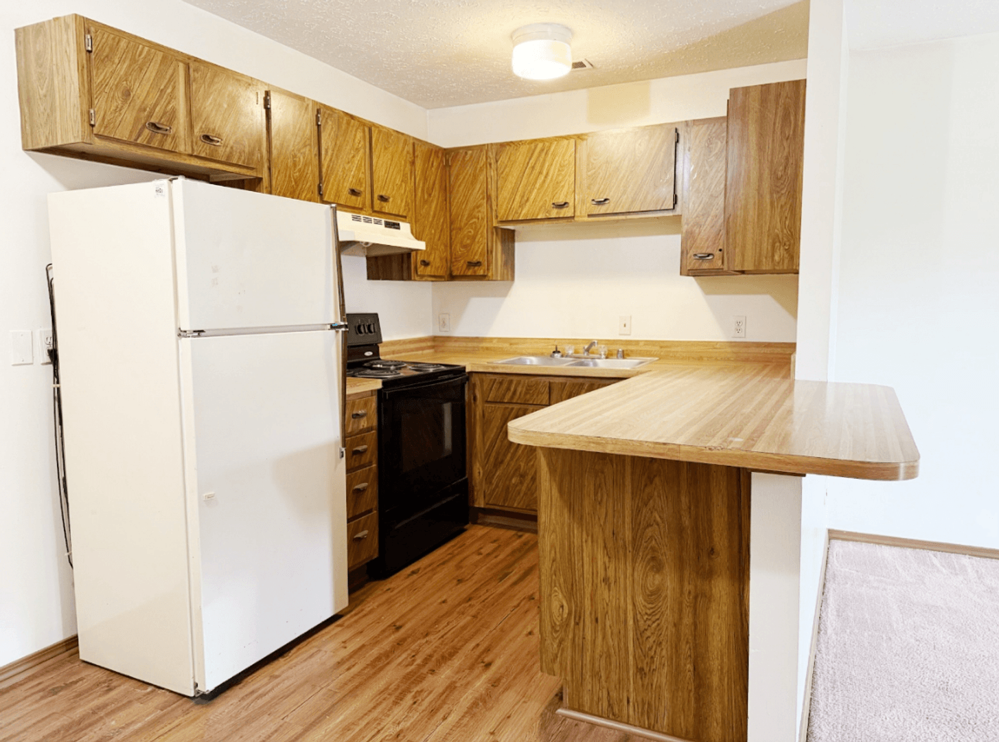 Owensboro Apartment: 914/915/921/922/926 Peppertree Ln