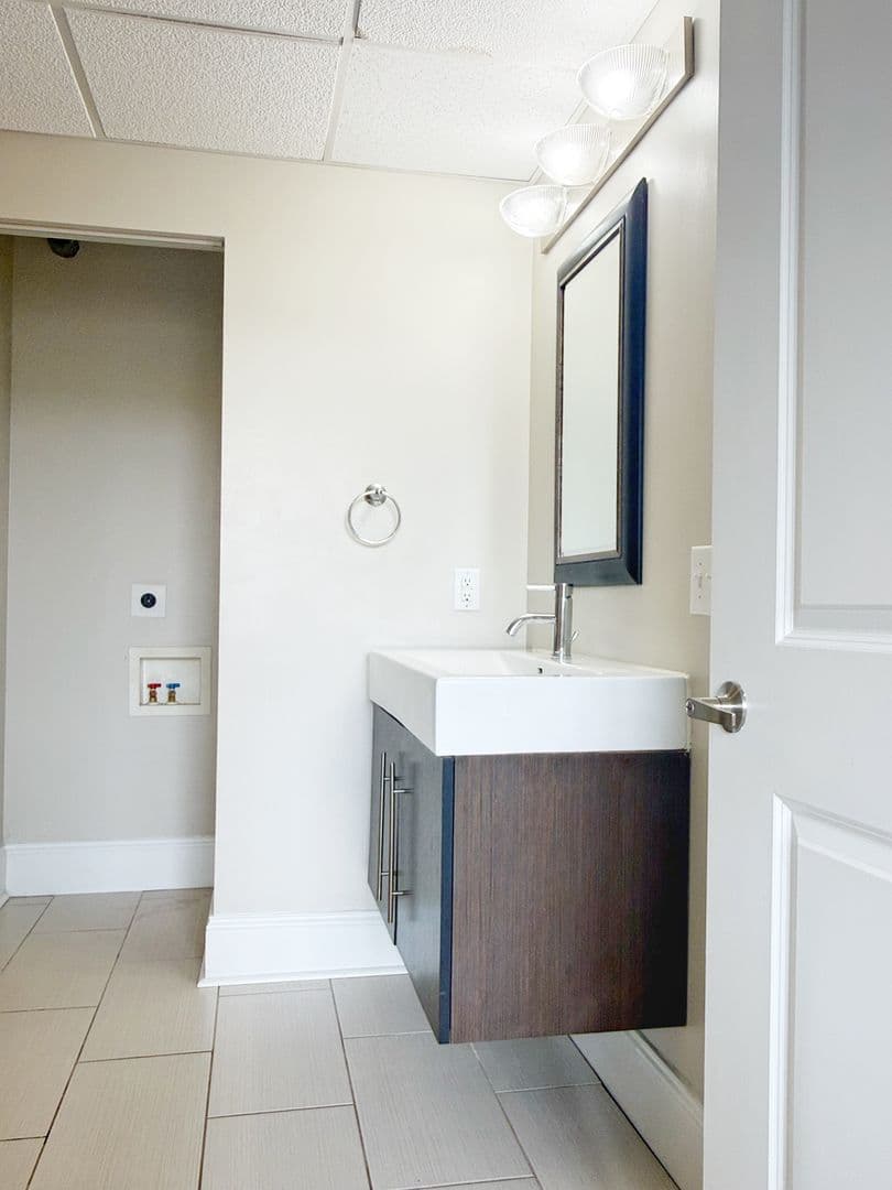 Evansville Apartment: 329 Main St