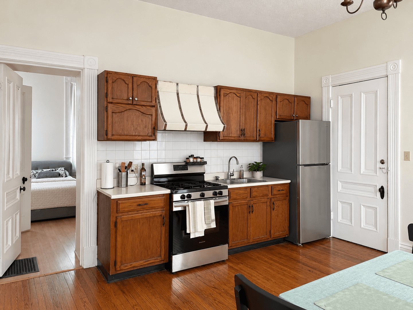 EVANSVILLE Apartment: 931 SE 8th ST.