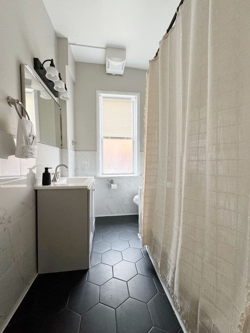 Evansville Apartment: 322 SE 1st St