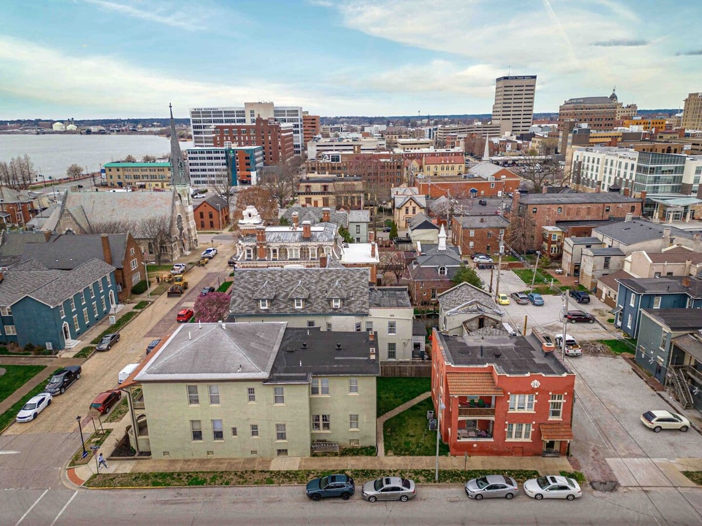 Evansville Apartment: 322 SE 1st St