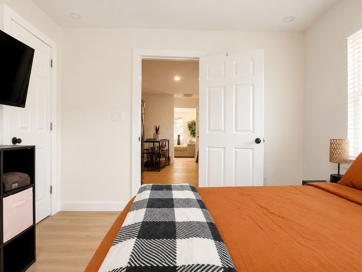Evansville Apartment: 1233 S St. James Blvd