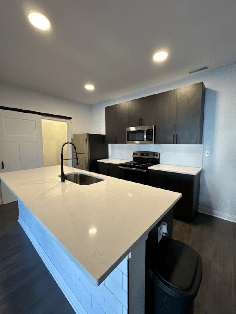 Whitestown Apartment: 5821 Elevated Way