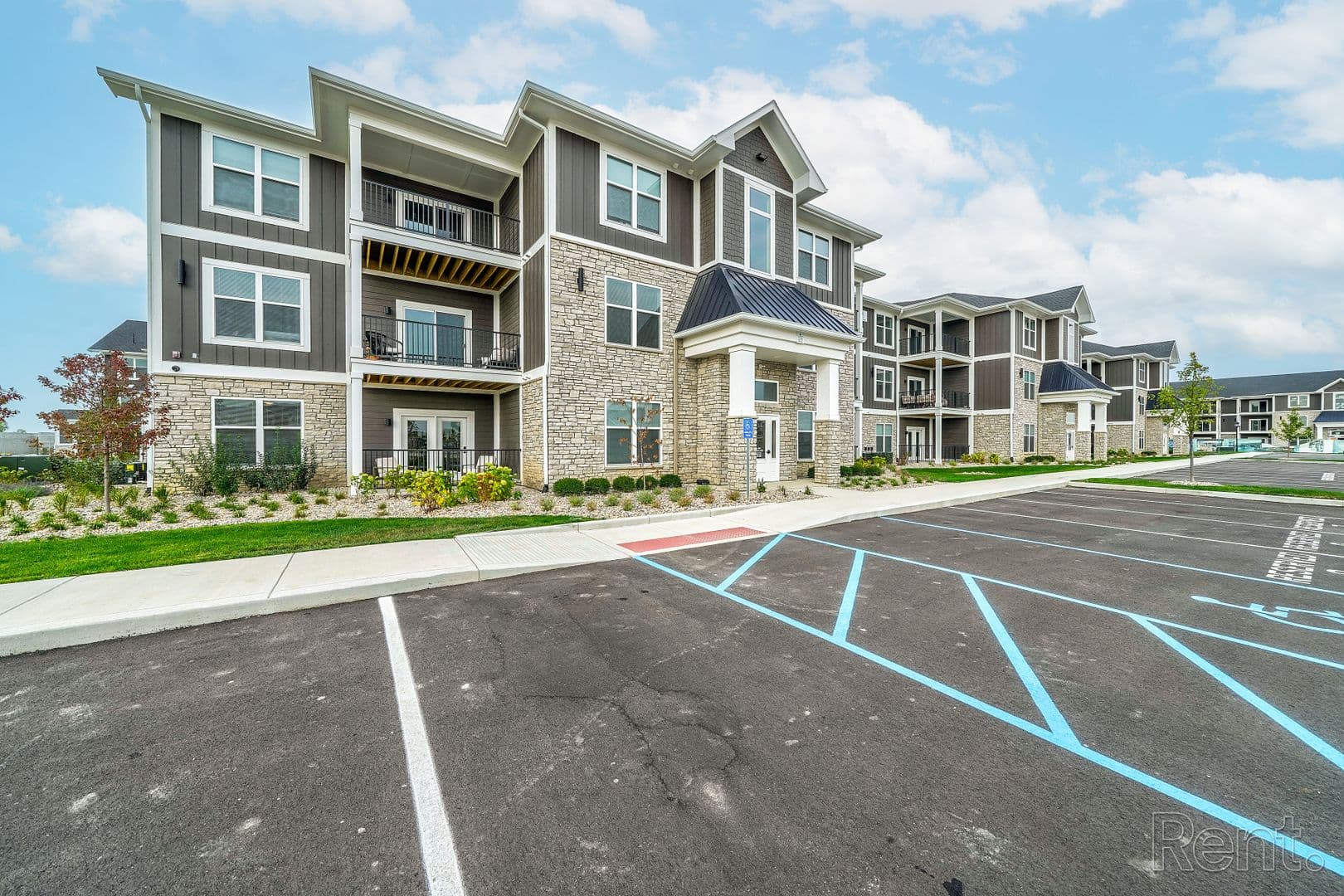 Whitestown Apartment: 5821 Elevated Way