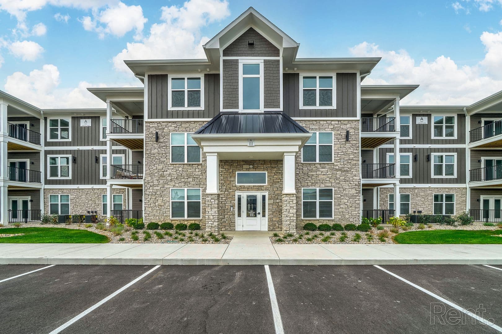 Whitestown Apartment: 5821 Elevated Way