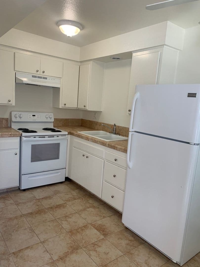 Isla Vista Apartment: 851 Camino Pescadero