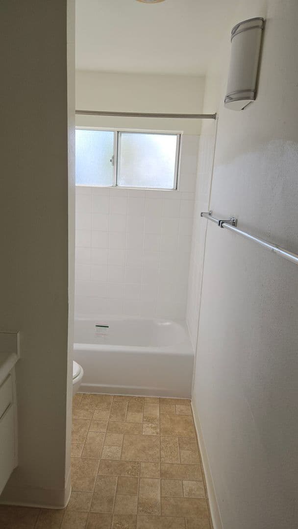 Isla Vista Apartment: 851 Camino Pescadero